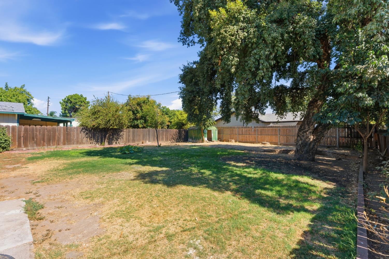 841 W Walnut Ave, Visalia, CA 93277