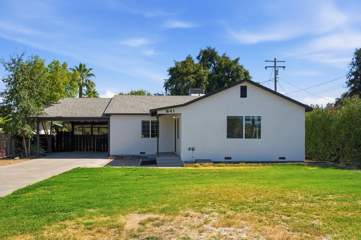 841 W Walnut Ave, Visalia, CA 93277