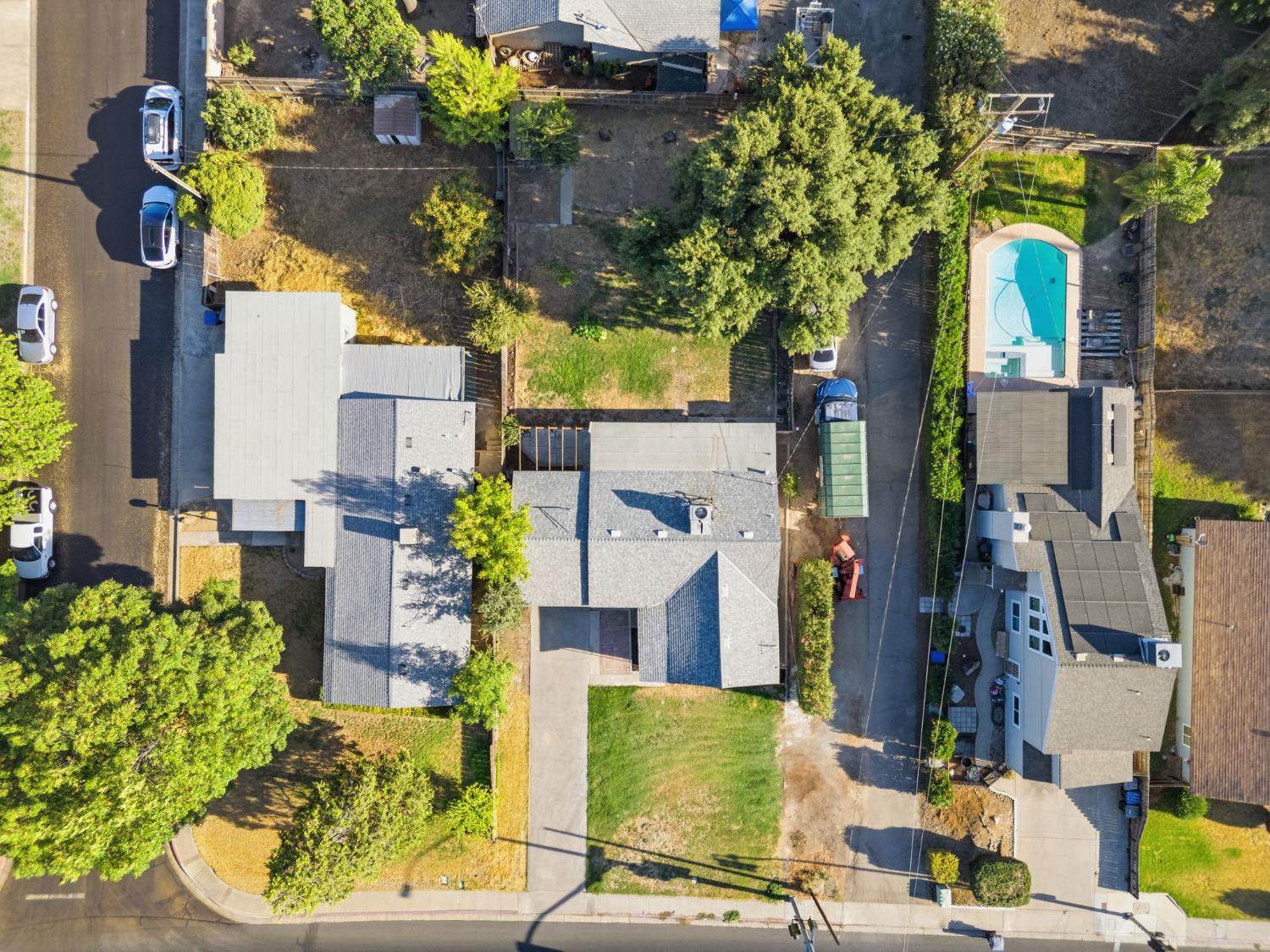841 W Walnut Ave, Visalia, CA 93277