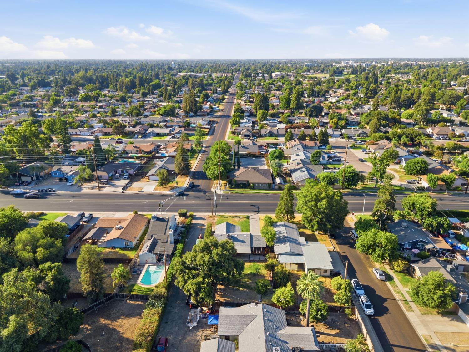 841 W Walnut Ave, Visalia, CA 93277
