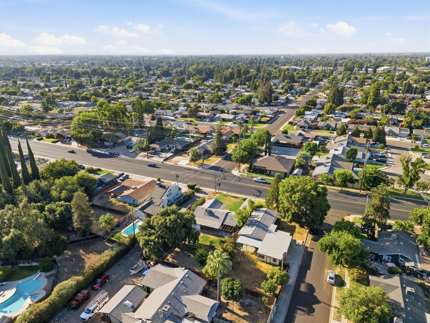 841 W Walnut Ave, Visalia, CA 93277