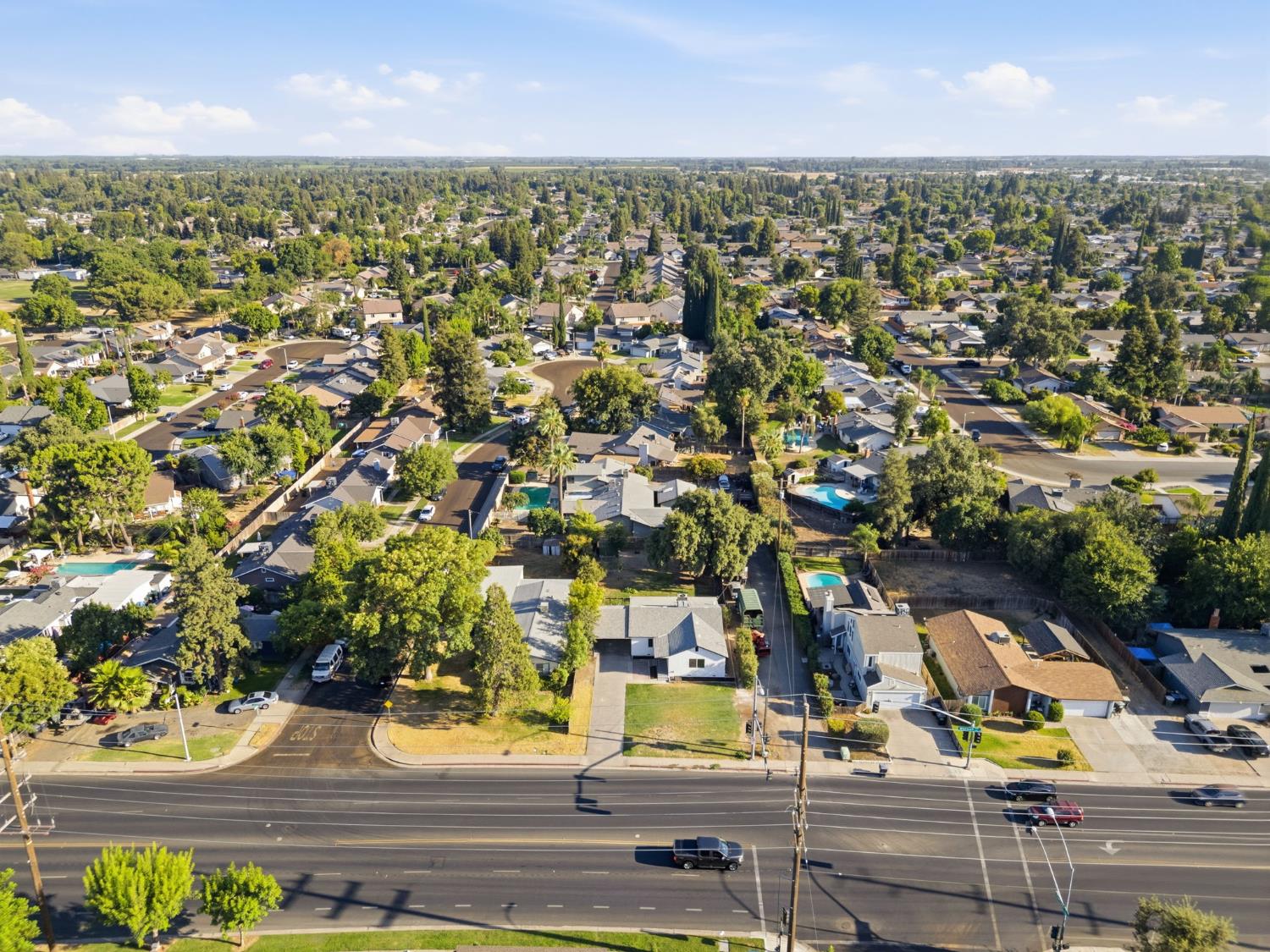 841 W Walnut Ave, Visalia, CA 93277