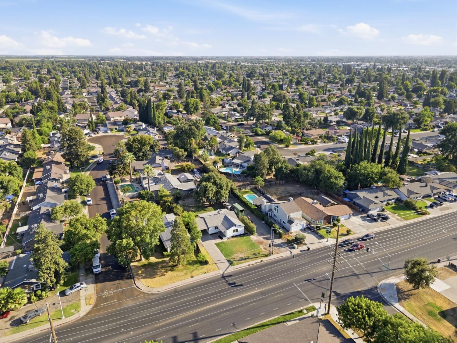 841 W Walnut Ave, Visalia, CA 93277