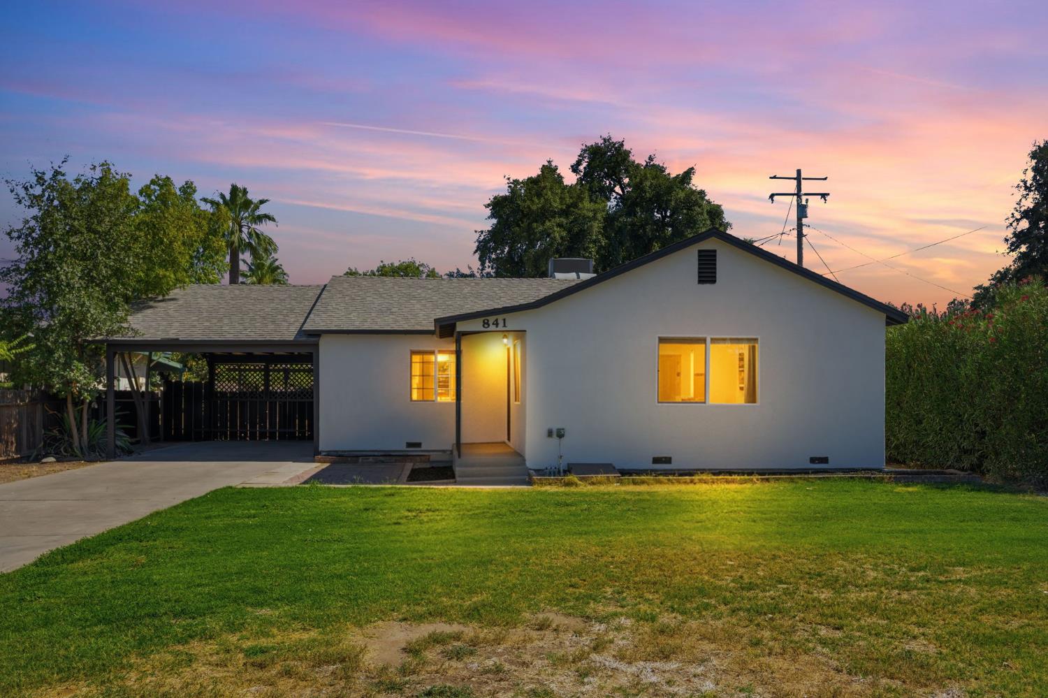 841 W Walnut Ave, Visalia, CA 93277