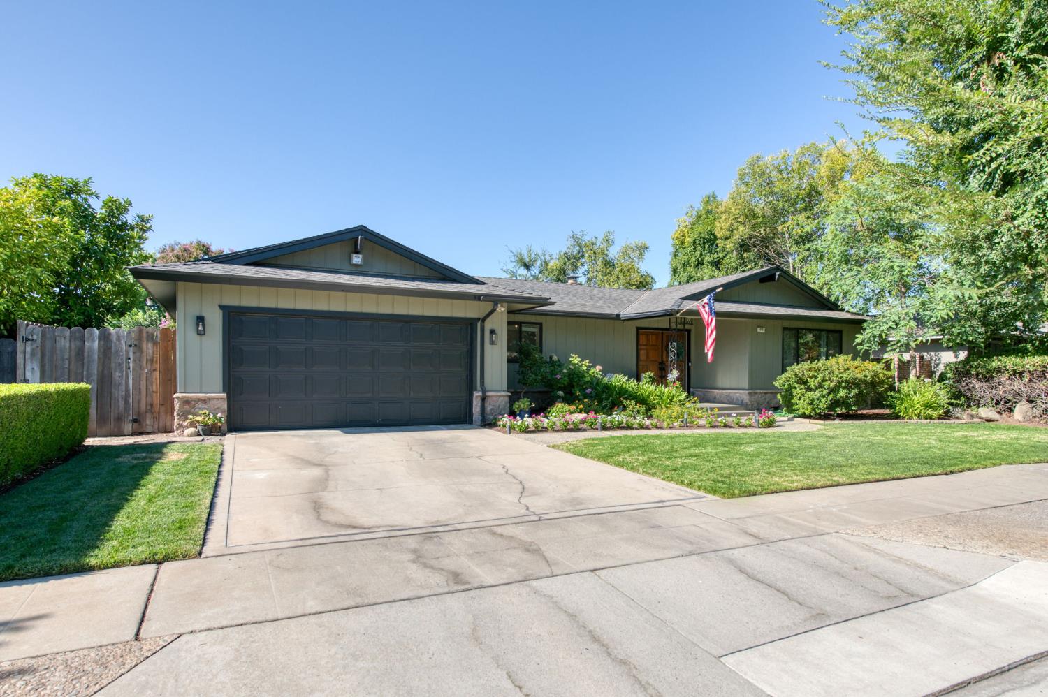 675 W Palo Alto Ave, Fresno, CA 93704