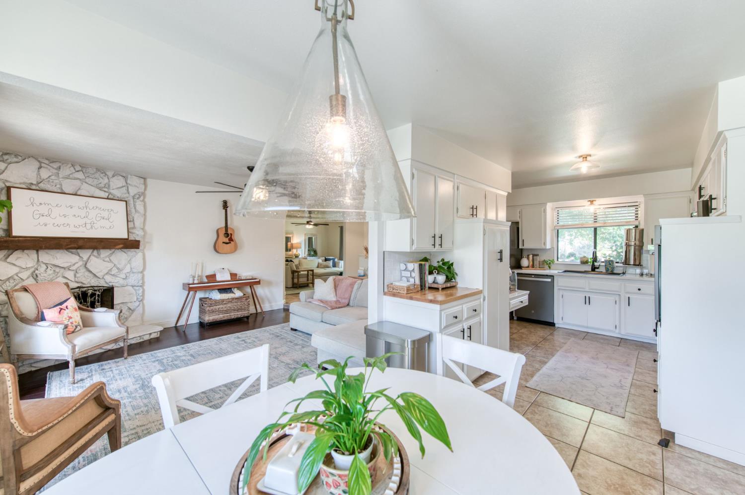 675 W Palo Alto Ave, Fresno, CA 93704