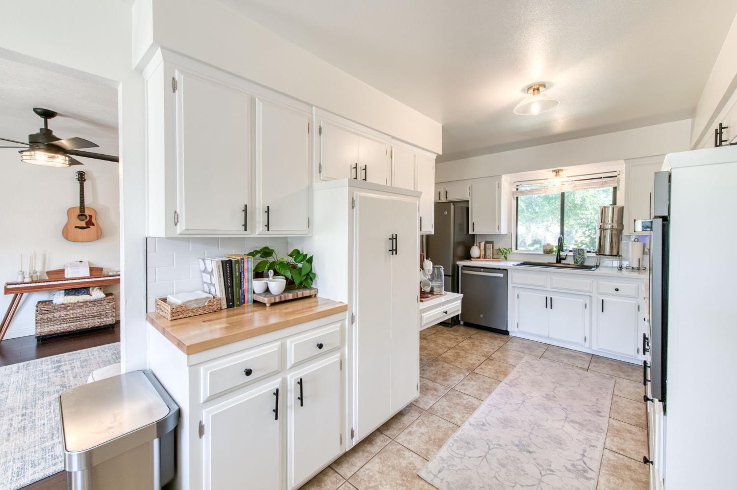 675 W Palo Alto Ave, Fresno, CA 93704