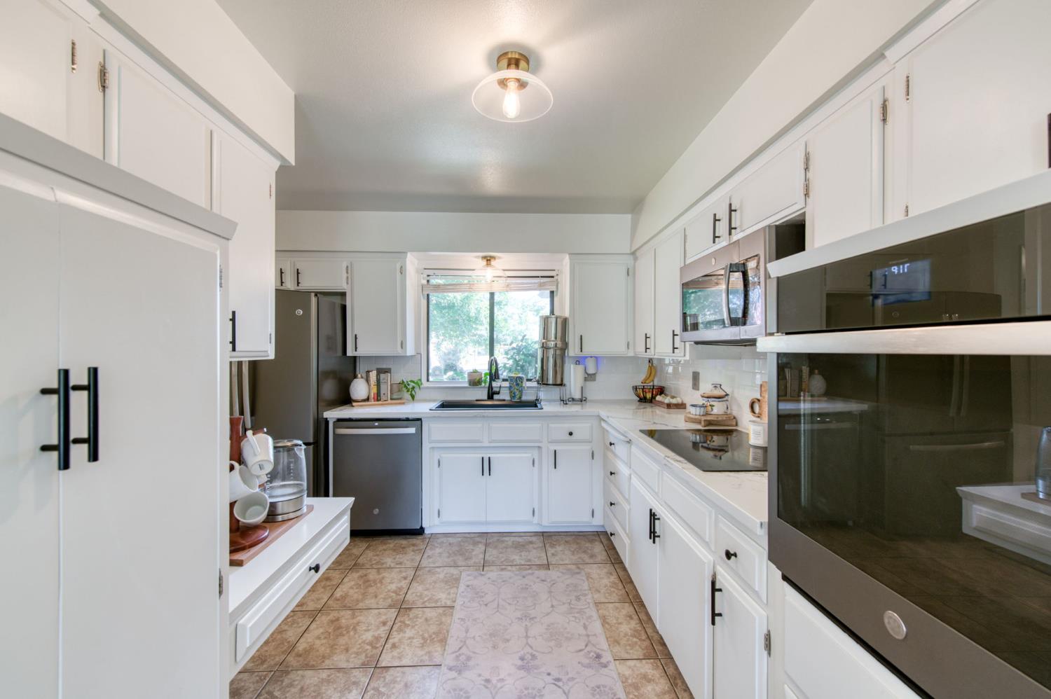 675 W Palo Alto Ave, Fresno, CA 93704