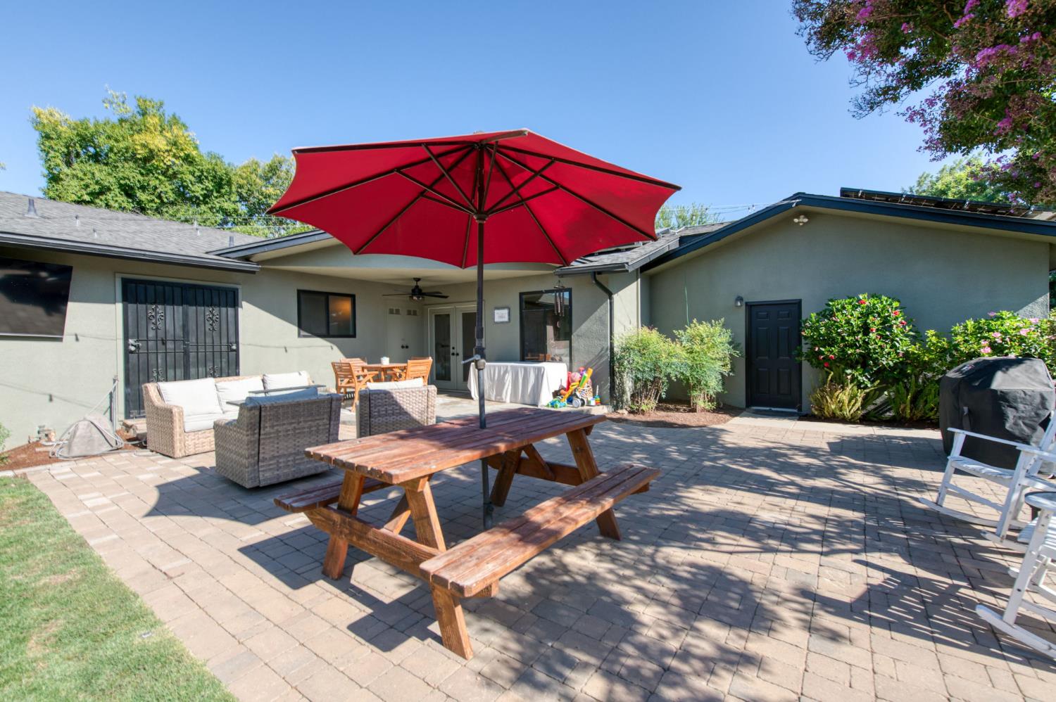 675 W Palo Alto Ave, Fresno, CA 93704