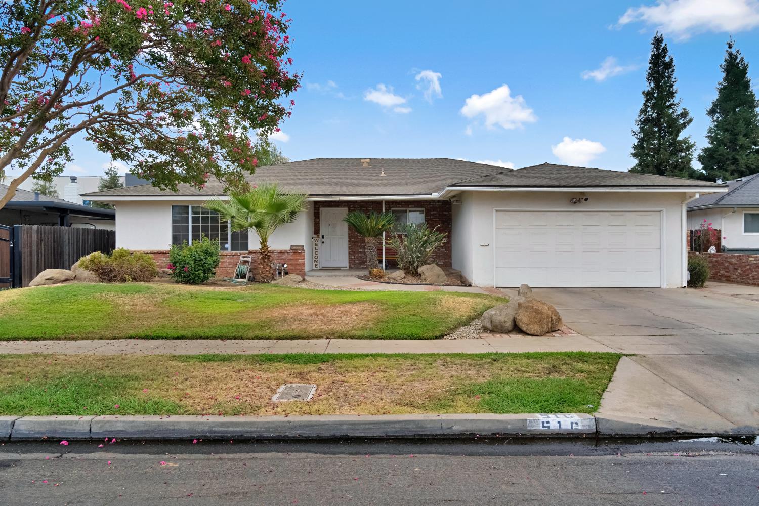 516 E Magill Ave, Fresno, CA 93710