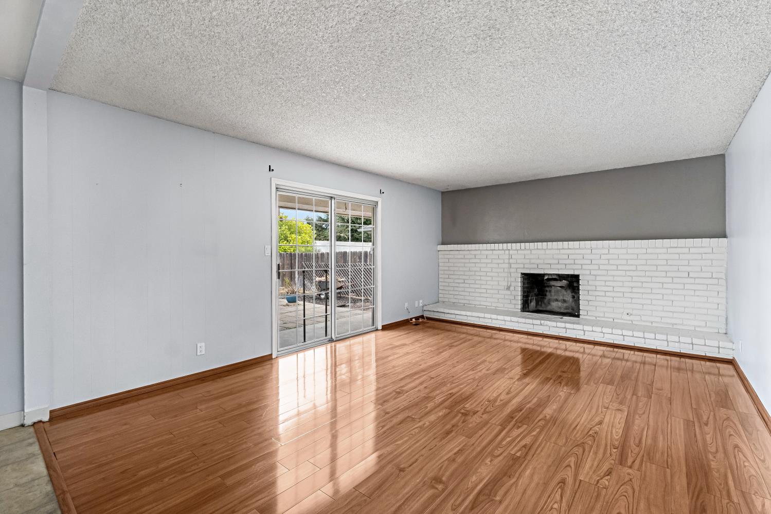 516 E Magill Ave, Fresno, CA 93710