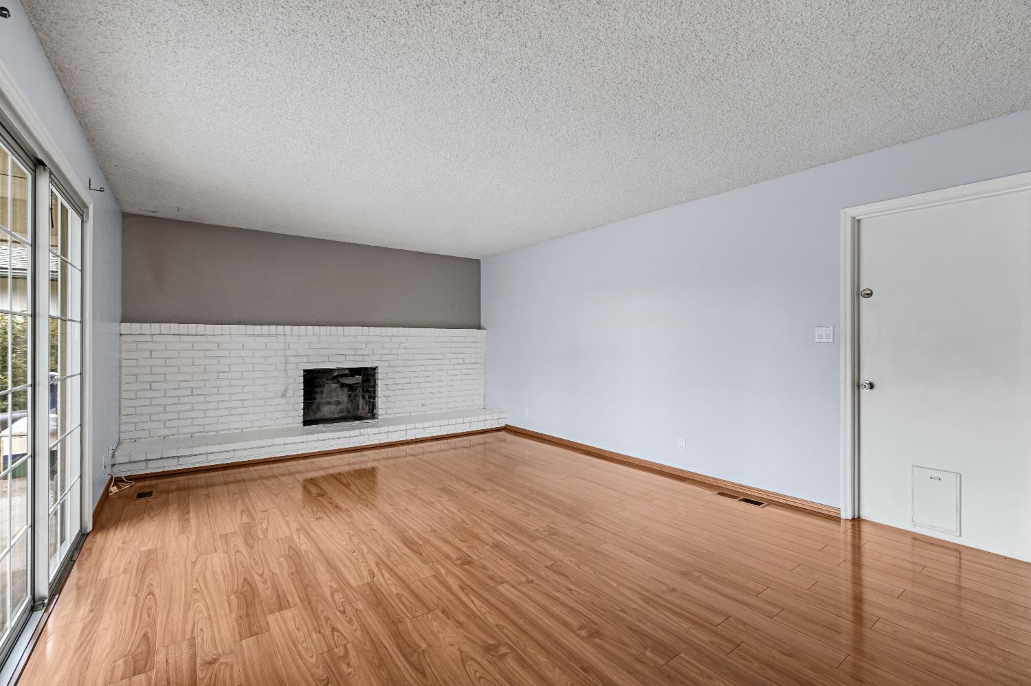 516 E Magill Ave, Fresno, CA 93710