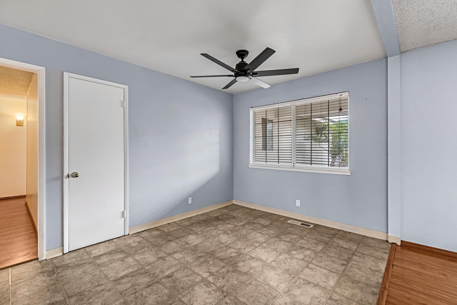 516 E Magill Ave, Fresno, CA 93710