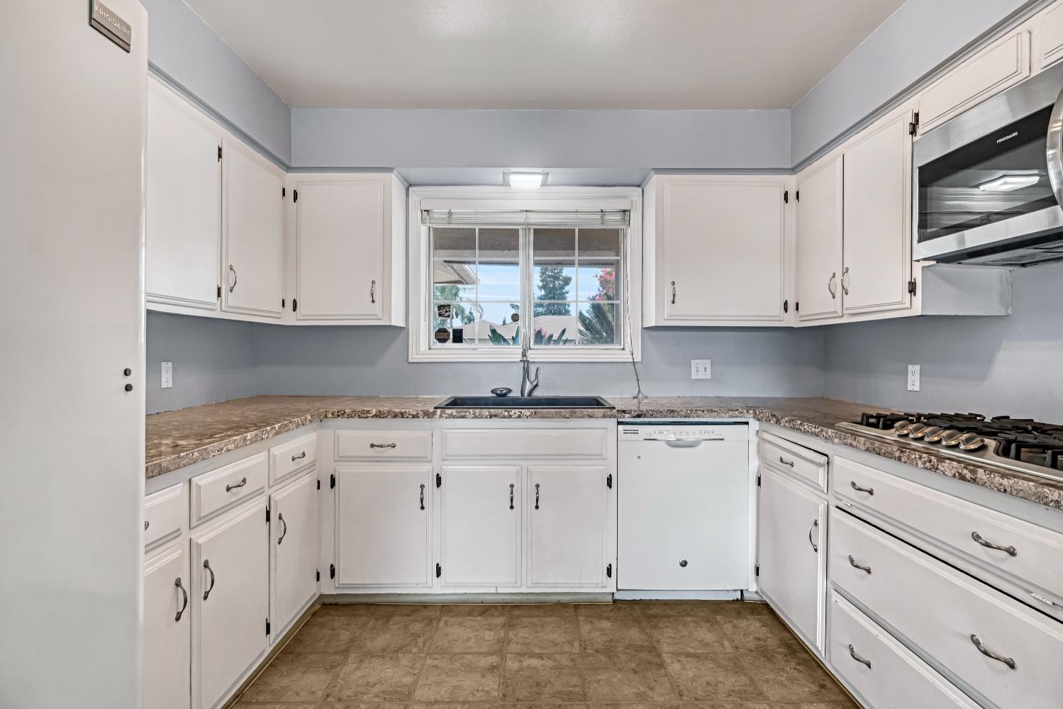 516 E Magill Ave, Fresno, CA 93710