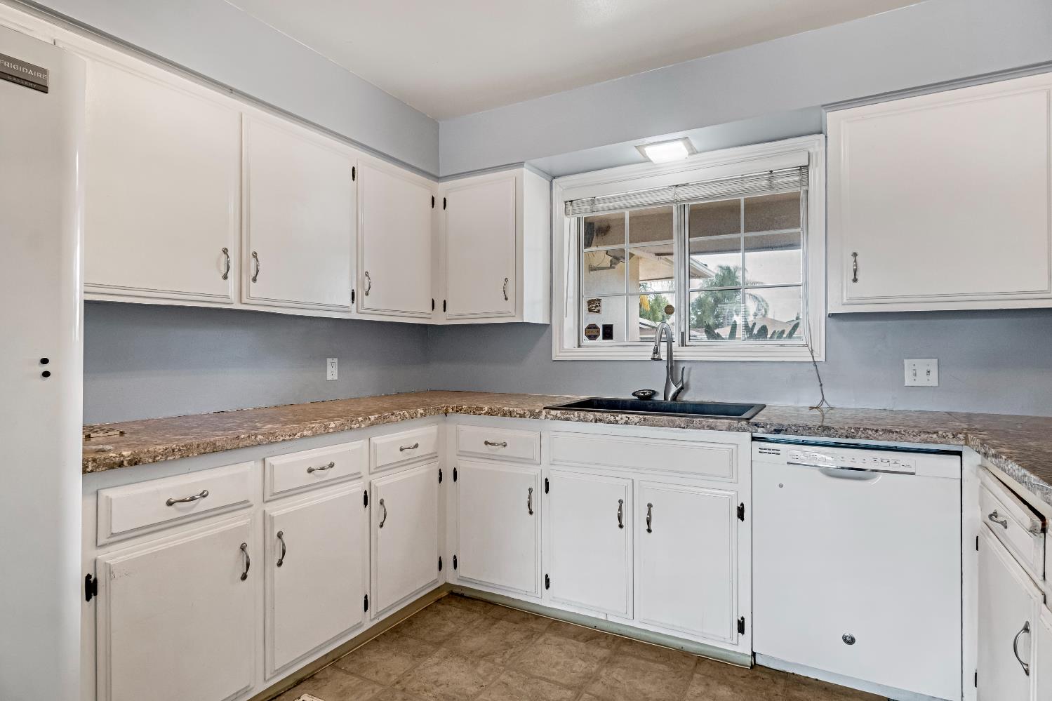 516 E Magill Ave, Fresno, CA 93710