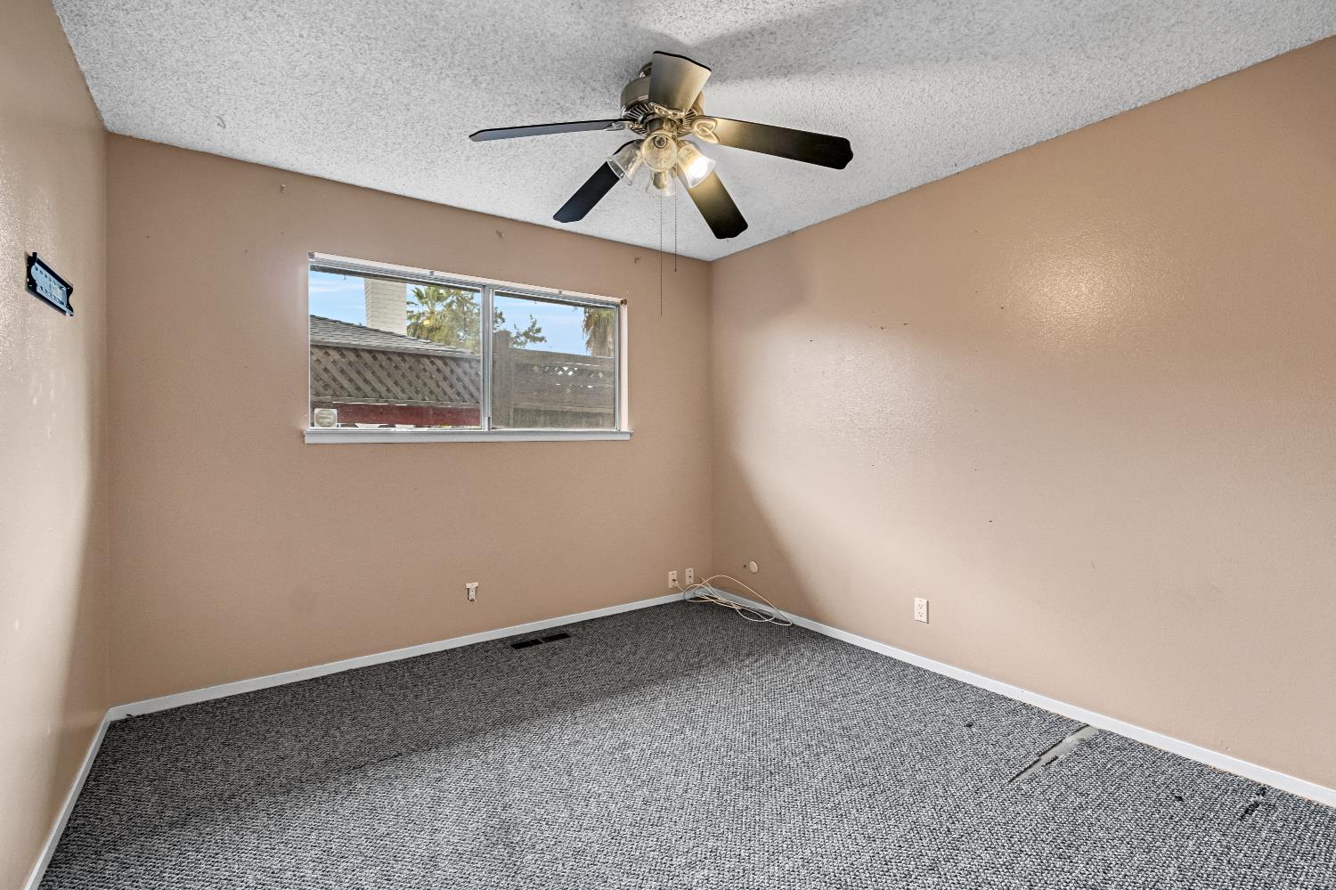 516 E Magill Ave, Fresno, CA 93710