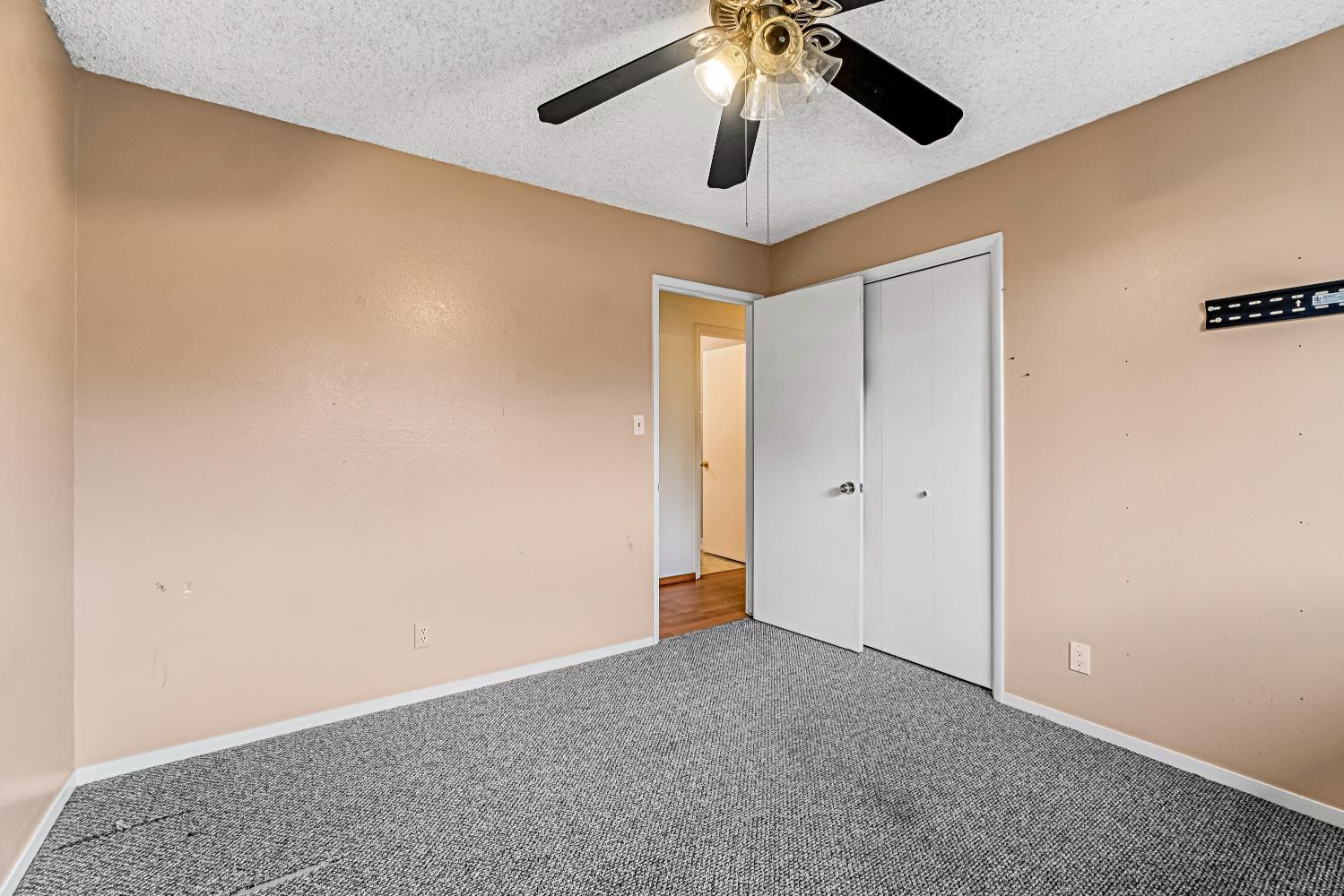 516 E Magill Ave, Fresno, CA 93710