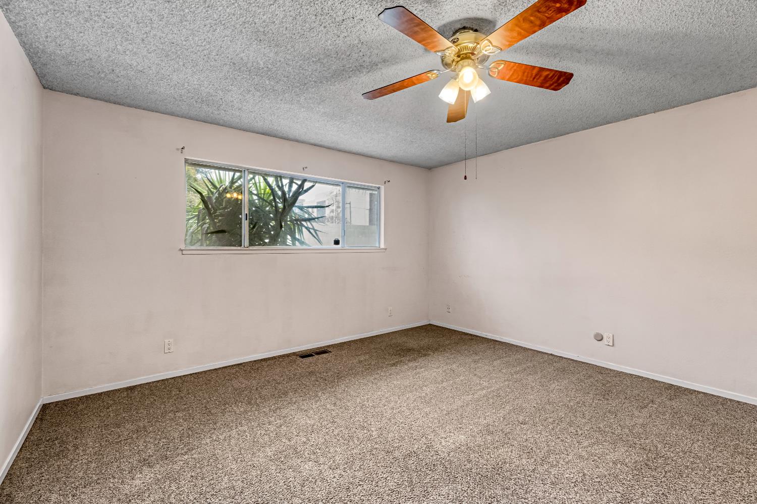 516 E Magill Ave, Fresno, CA 93710