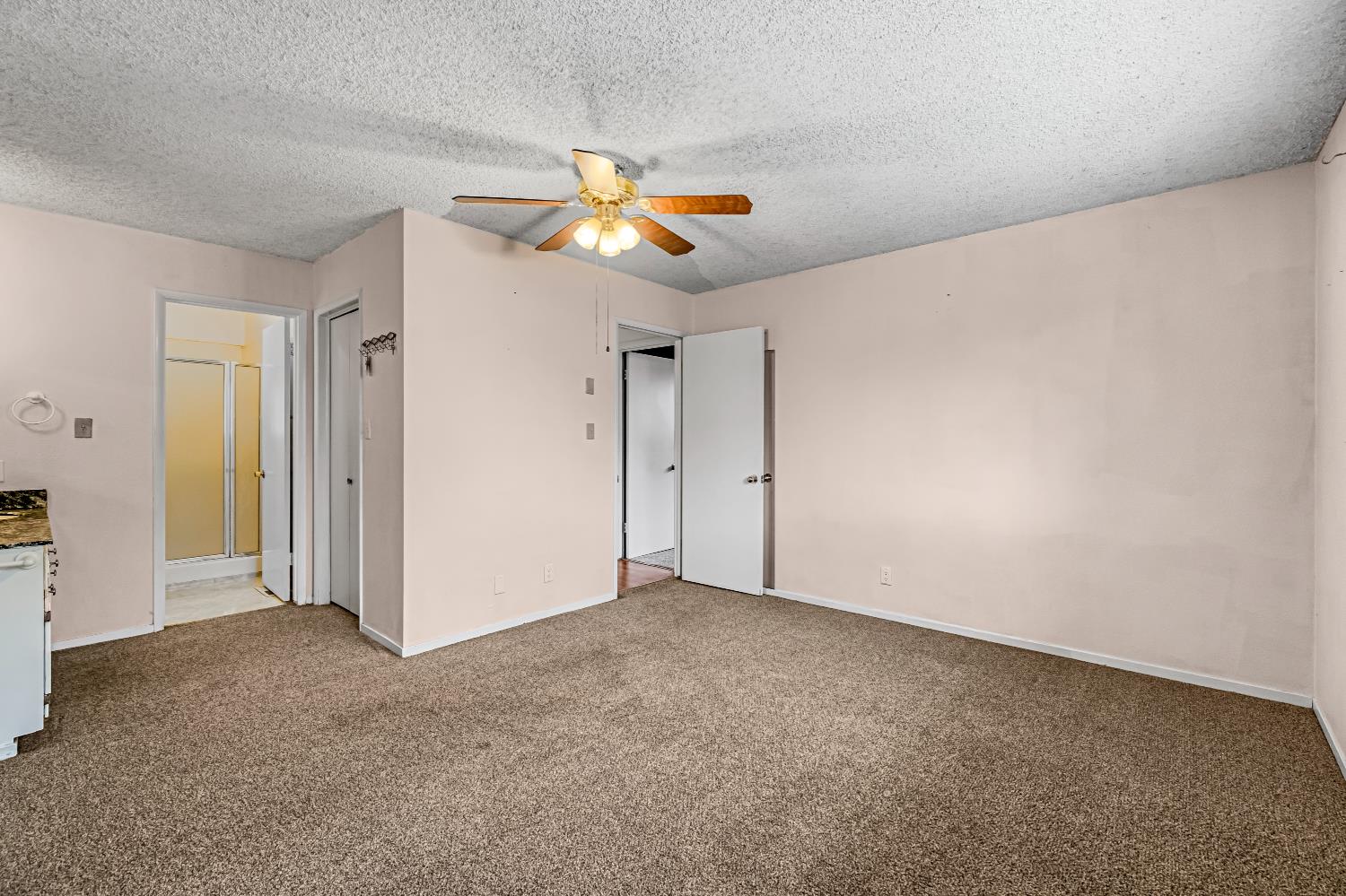 516 E Magill Ave, Fresno, CA 93710