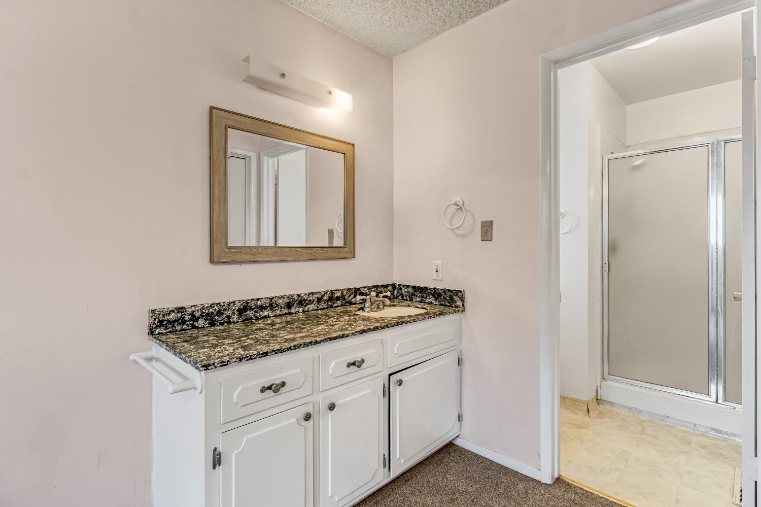 516 E Magill Ave, Fresno, CA 93710