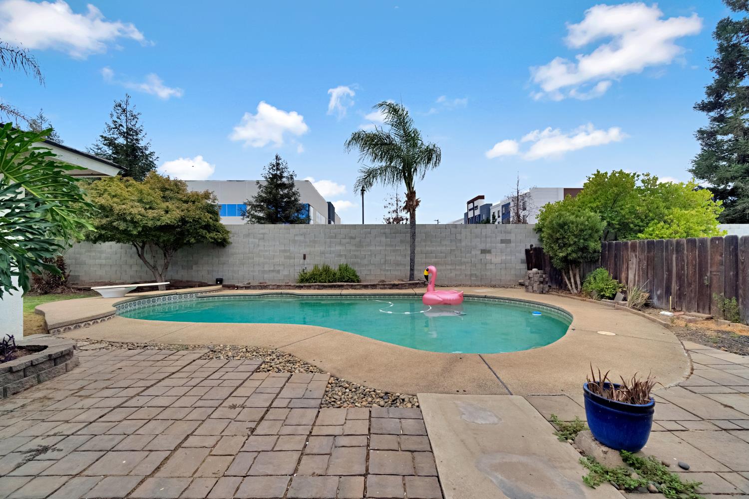 516 E Magill Ave, Fresno, CA 93710