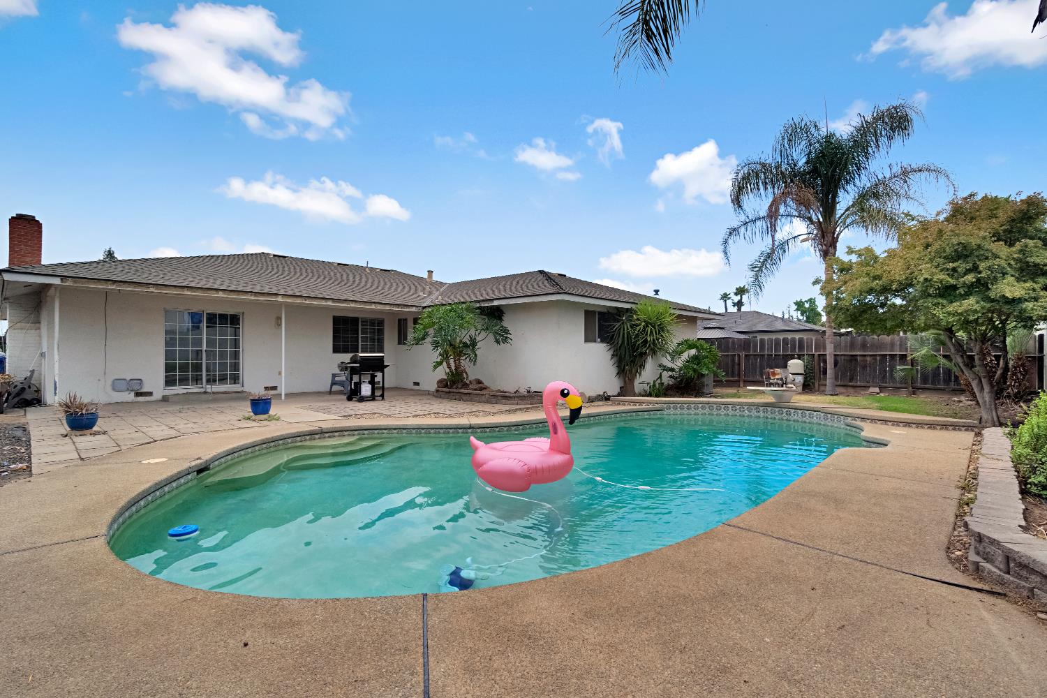 516 E Magill Ave, Fresno, CA 93710