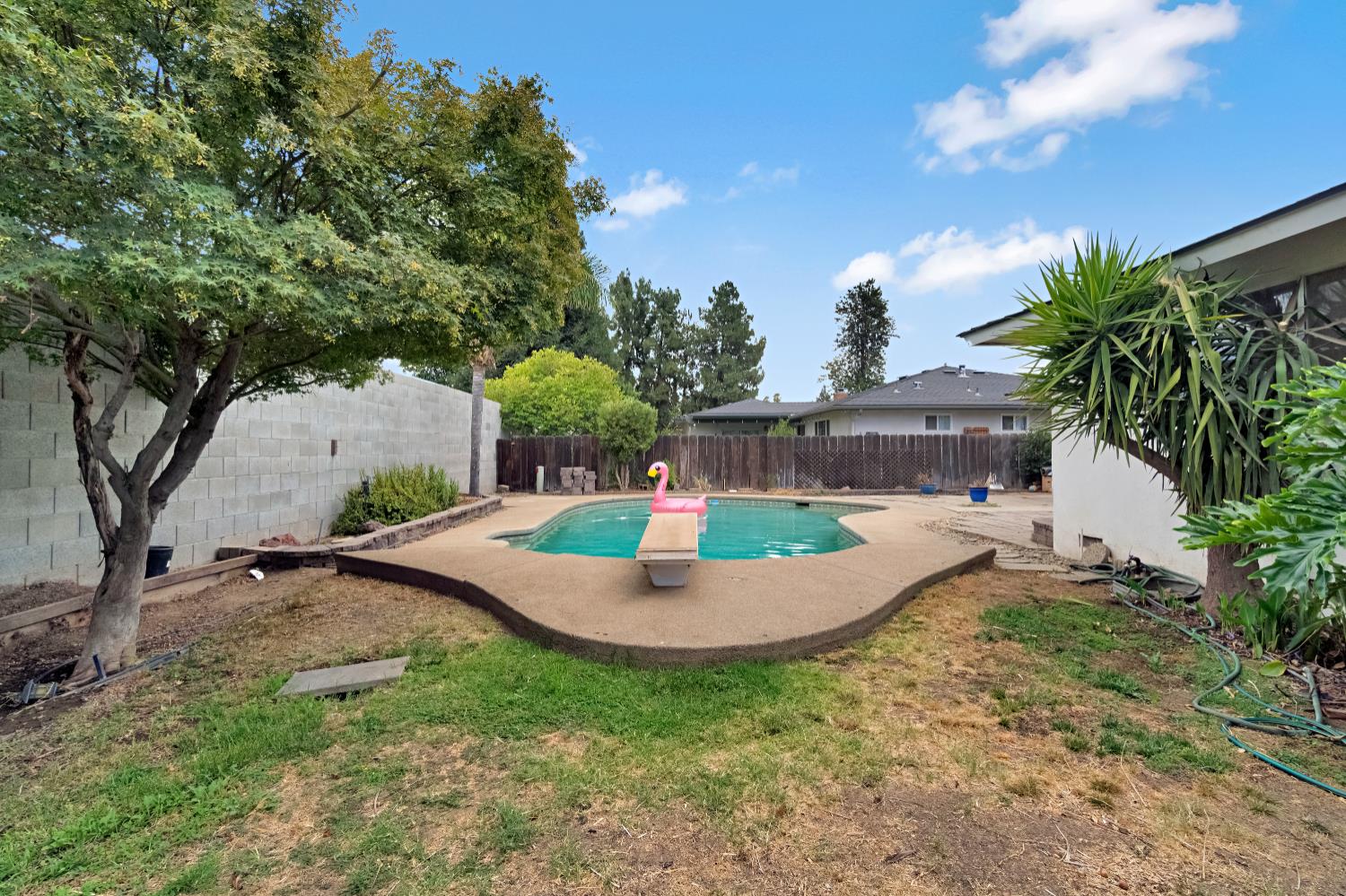 516 E Magill Ave, Fresno, CA 93710