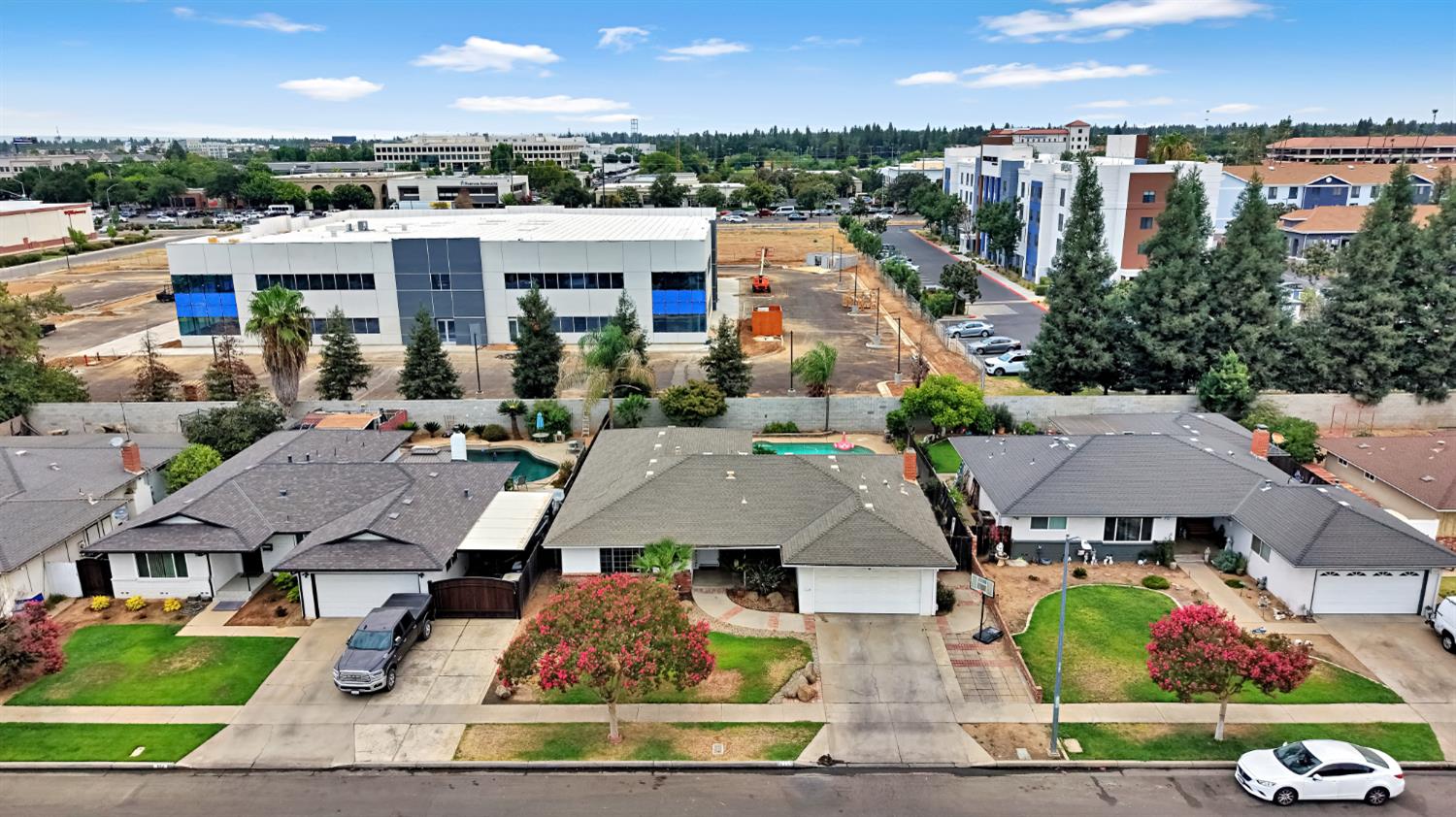 516 E Magill Ave, Fresno, CA 93710