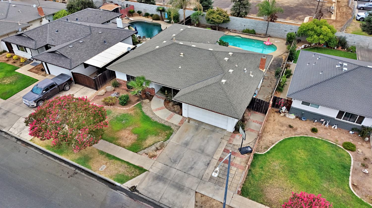 516 E Magill Ave, Fresno, CA 93710