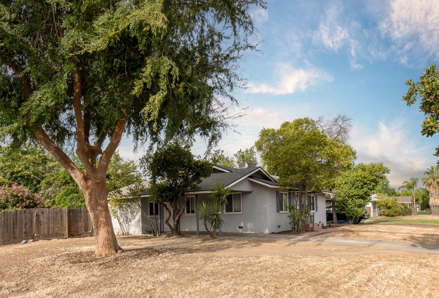 807 W Shields Ave, Fresno, CA 93705