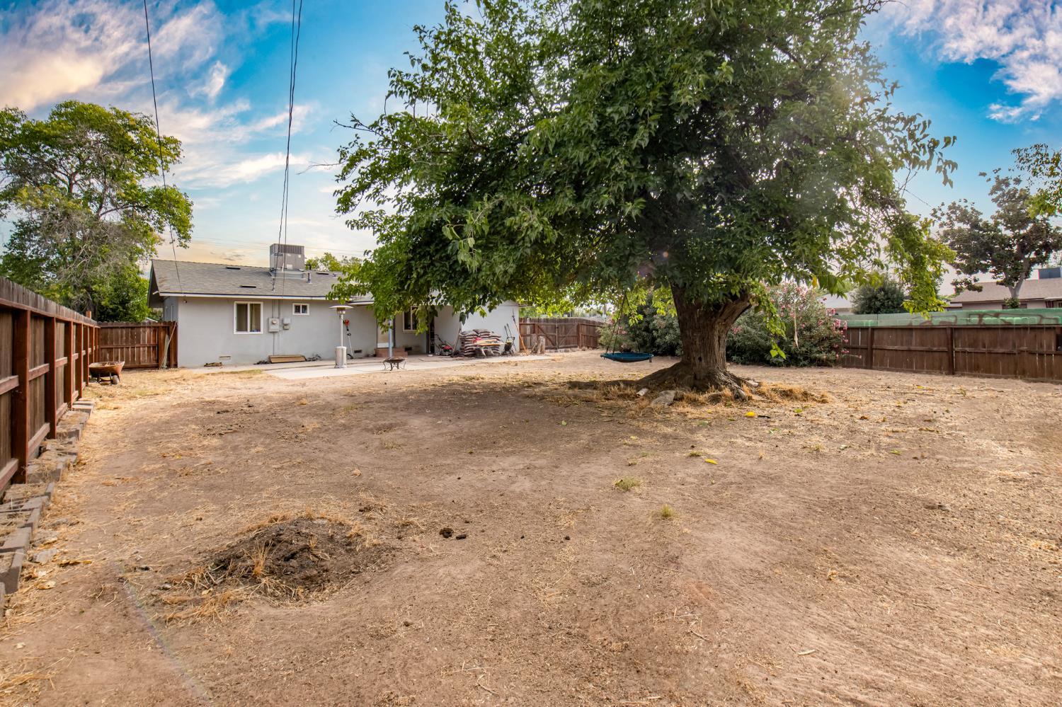 807 W Shields Ave, Fresno, CA 93705