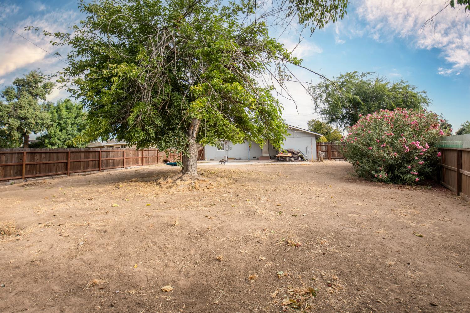 807 W Shields Ave, Fresno, CA 93705