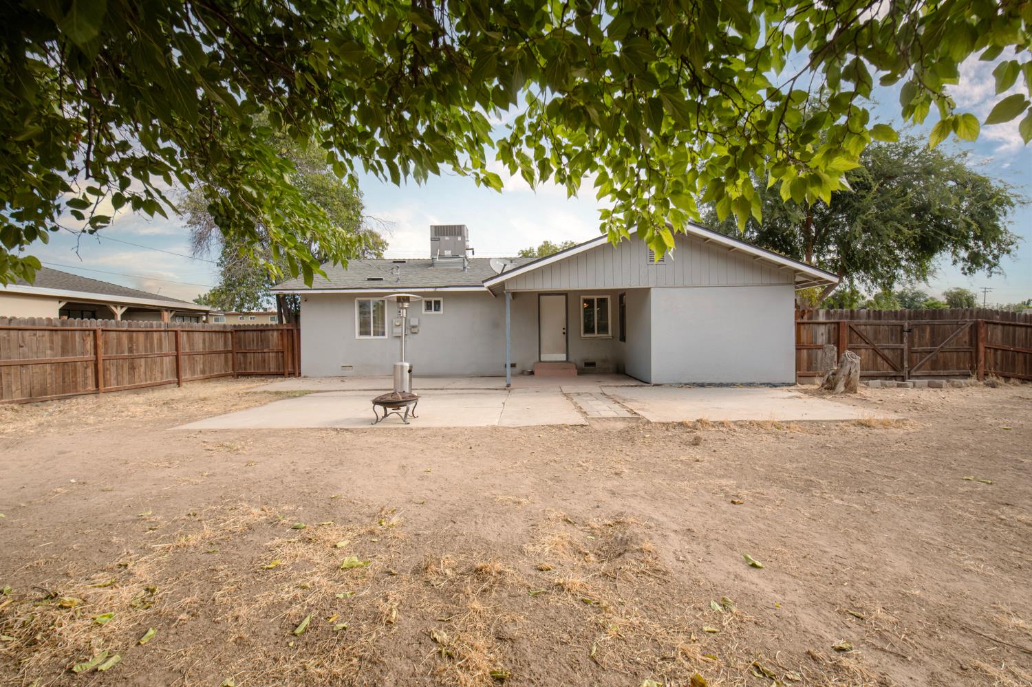 807 W Shields Ave, Fresno, CA 93705