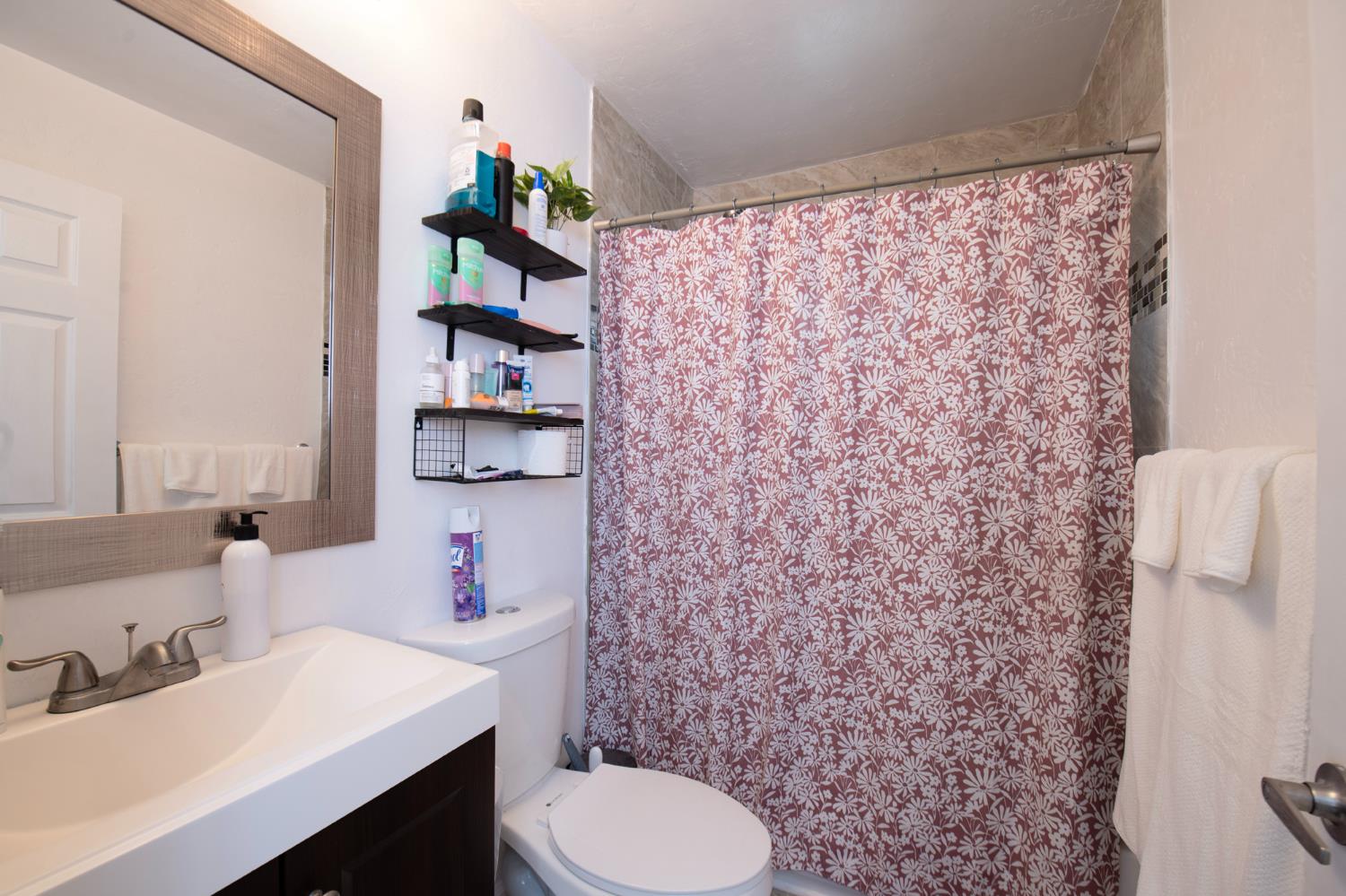 807 W Shields Ave, Fresno, CA 93705