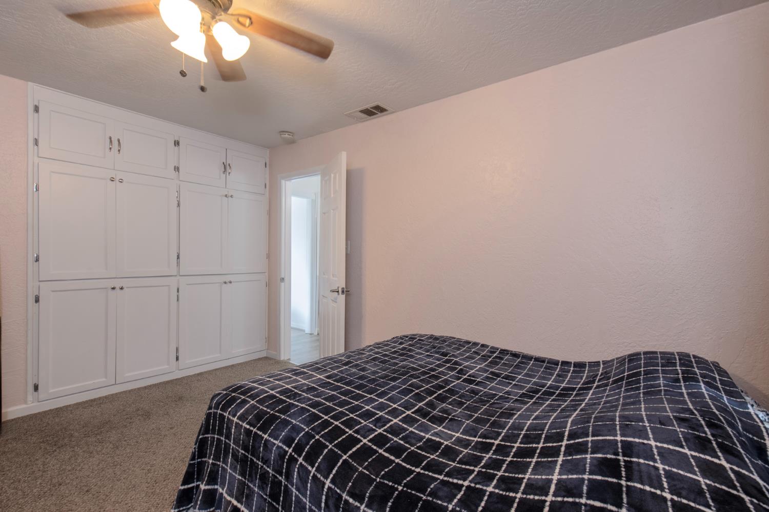 807 W Shields Ave, Fresno, CA 93705