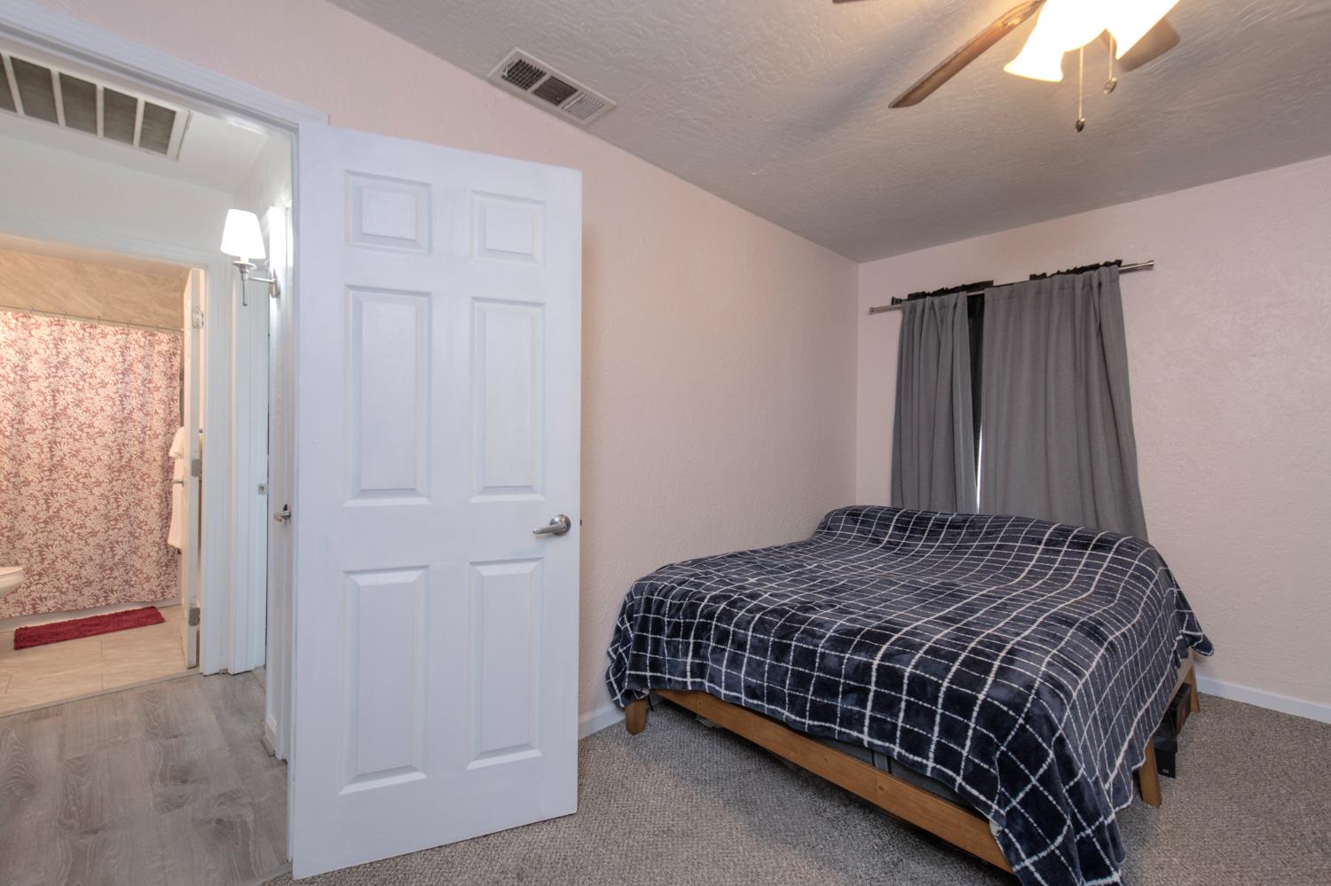 807 W Shields Ave, Fresno, CA 93705