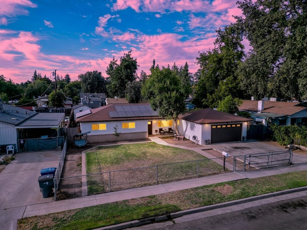 555 E Fountain Way, Fresno, CA 93704