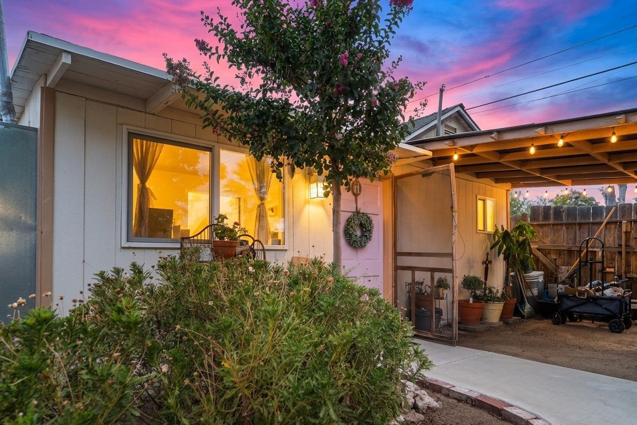 555 E Fountain Way, Fresno, CA 93704