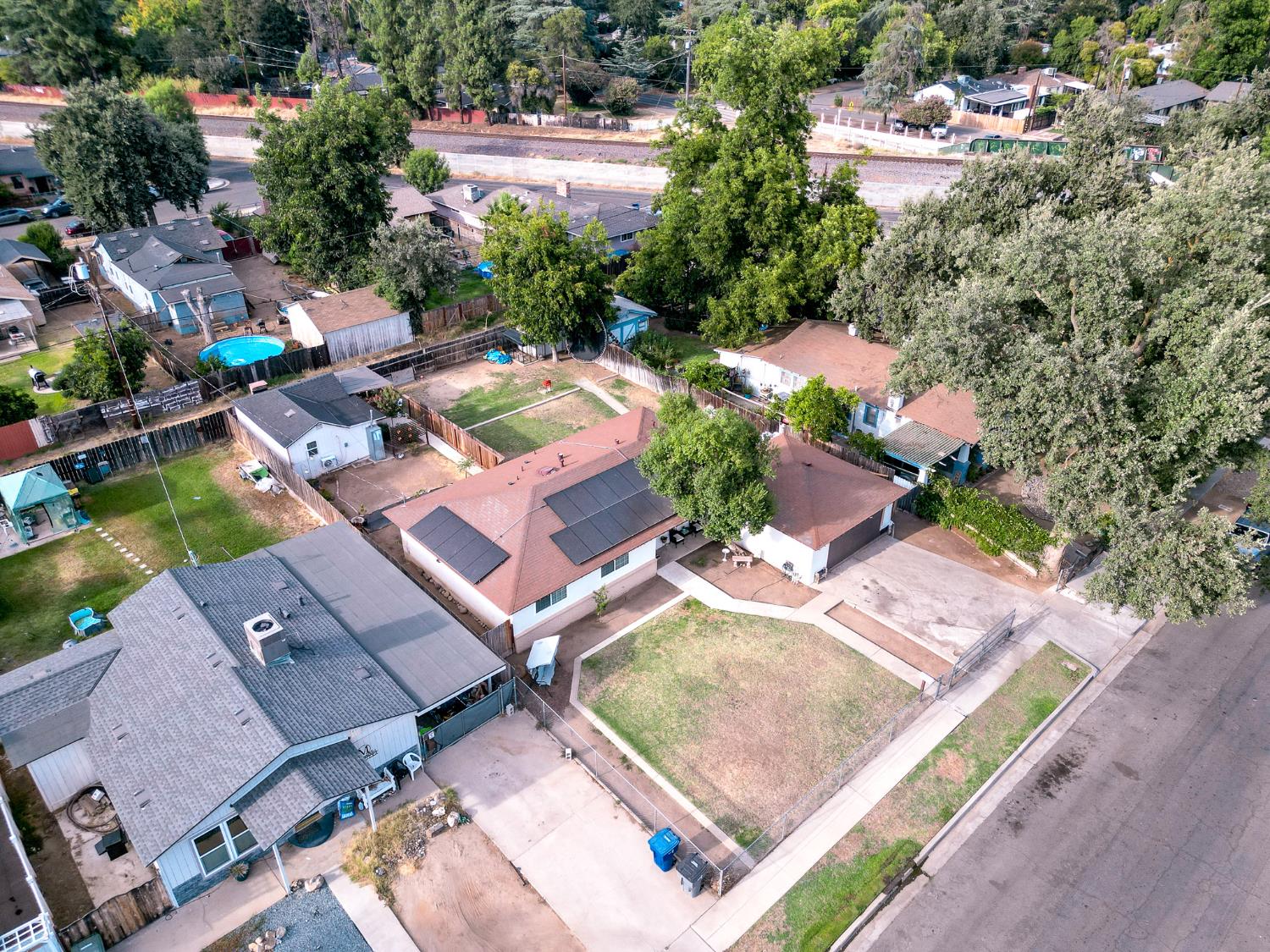 555 E Fountain Way, Fresno, CA 93704