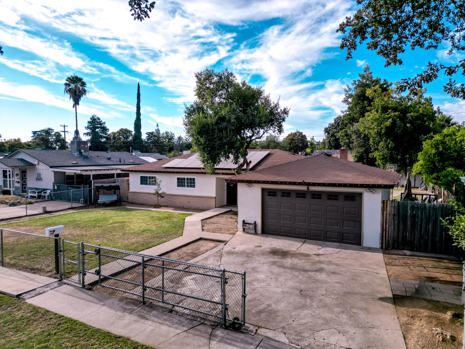 555 E Fountain Way, Fresno, CA 93704