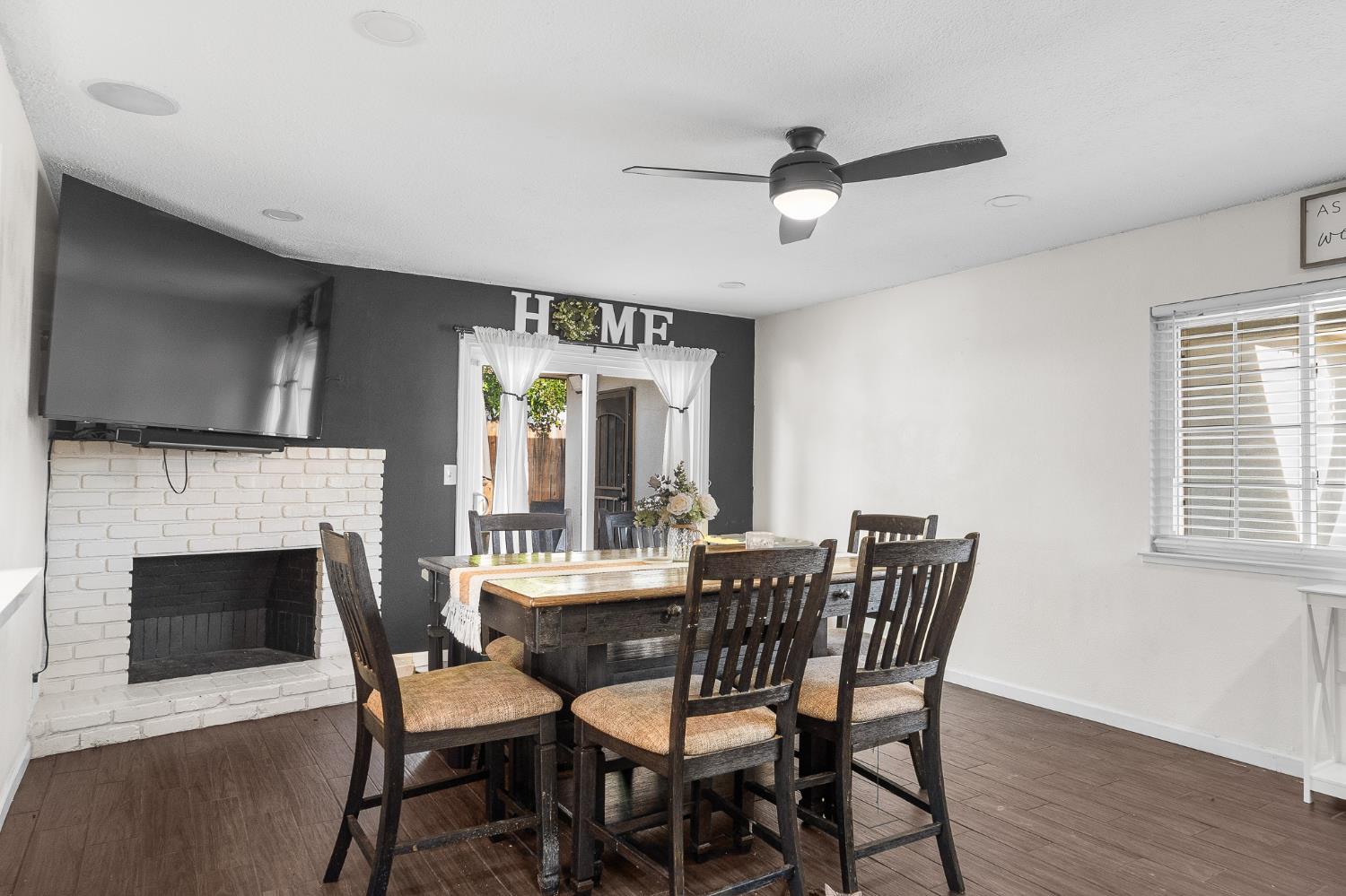 555 E Fountain Way, Fresno, CA 93704