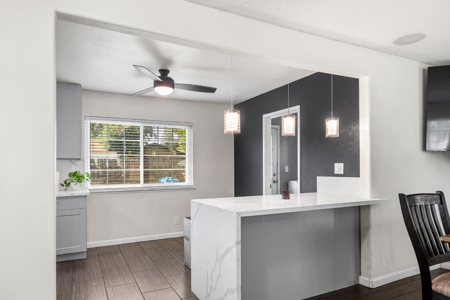 555 E Fountain Way, Fresno, CA 93704