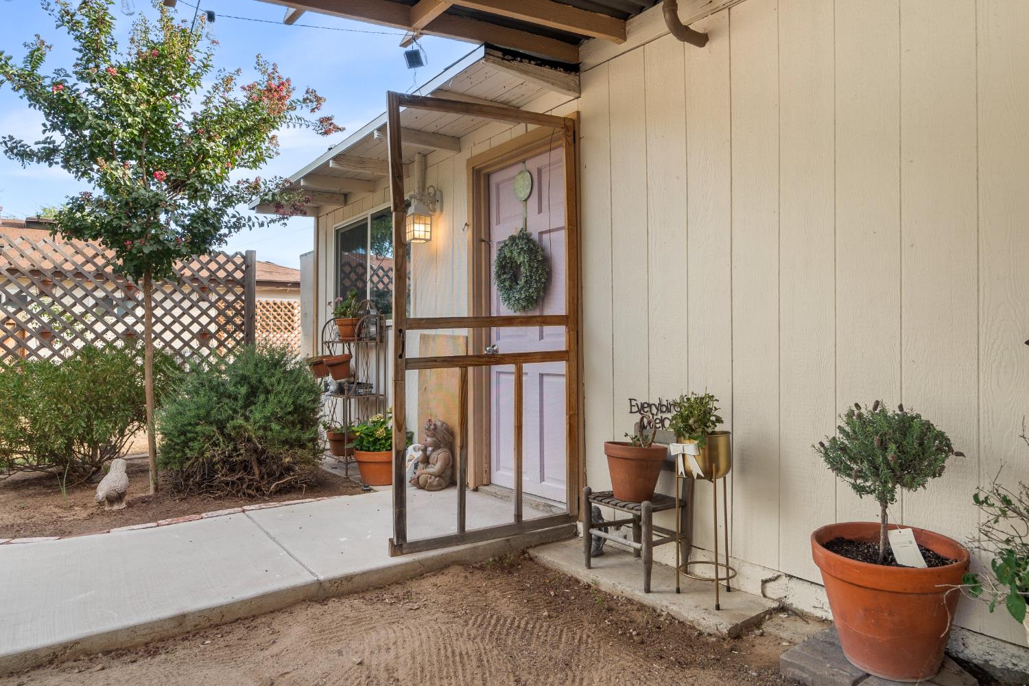 555 E Fountain Way, Fresno, CA 93704