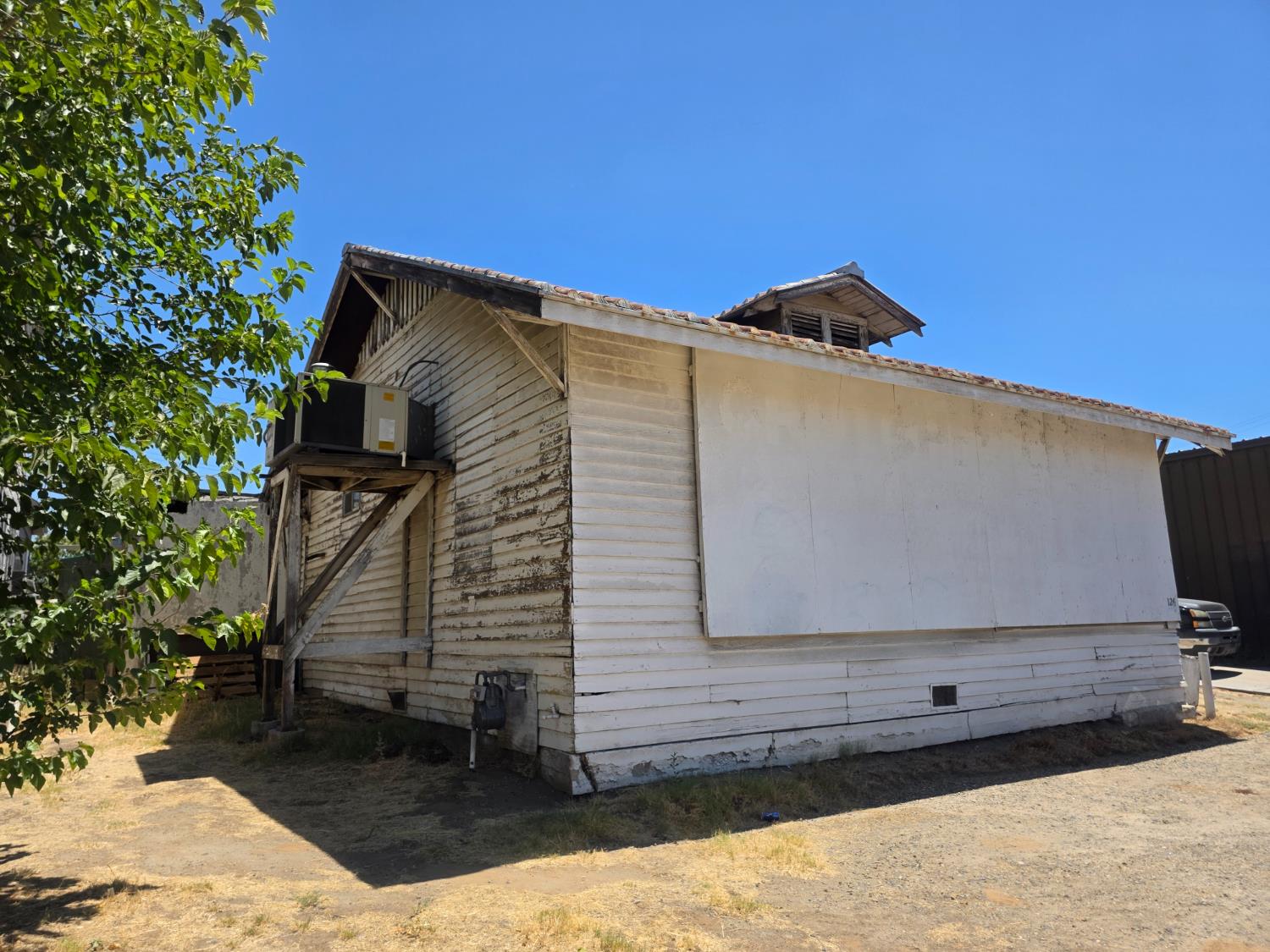 126 N Roosevelt Ave, Fresno, CA 93701