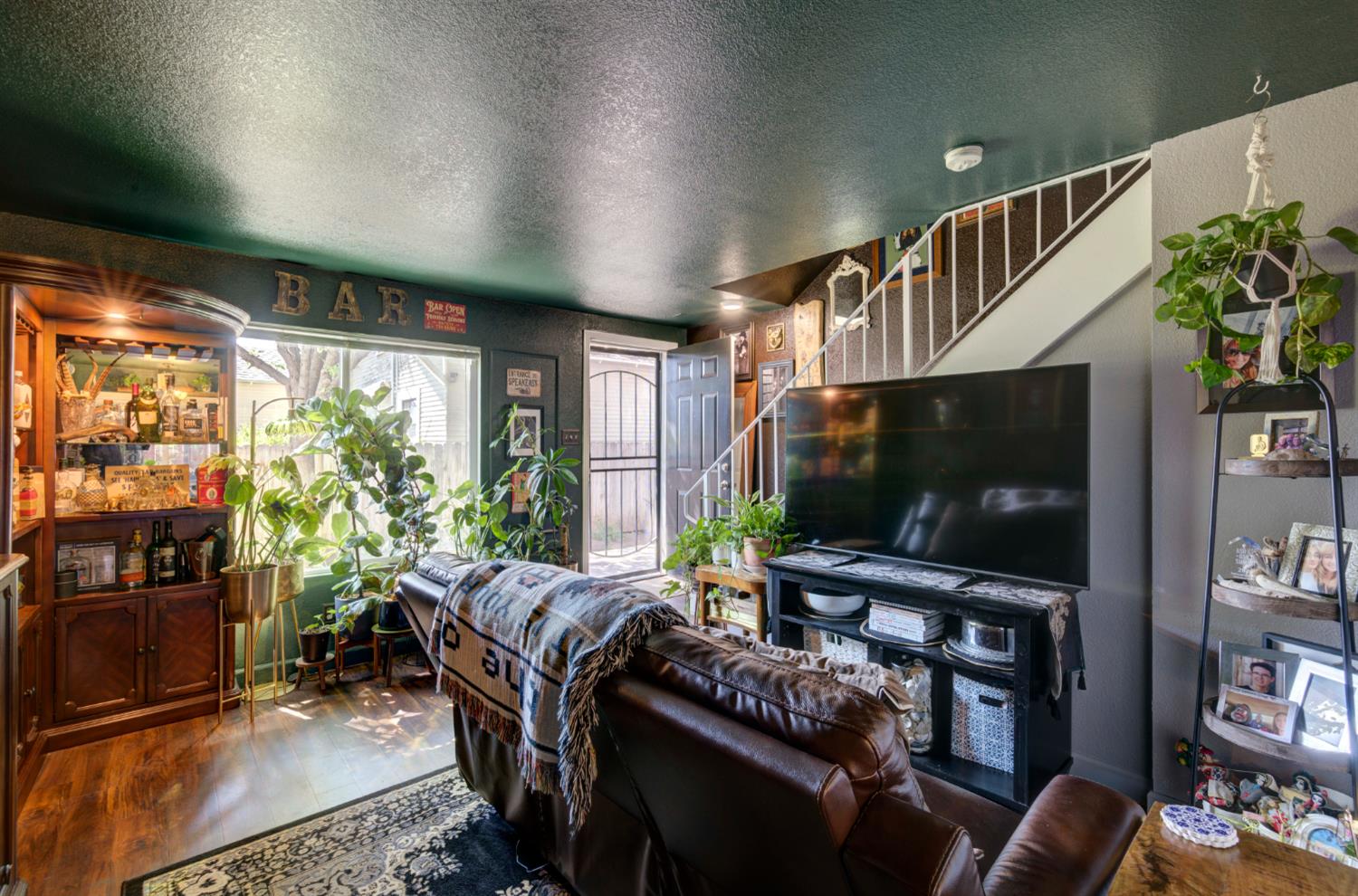 402 N Poplar Ave, Fresno, CA 93701