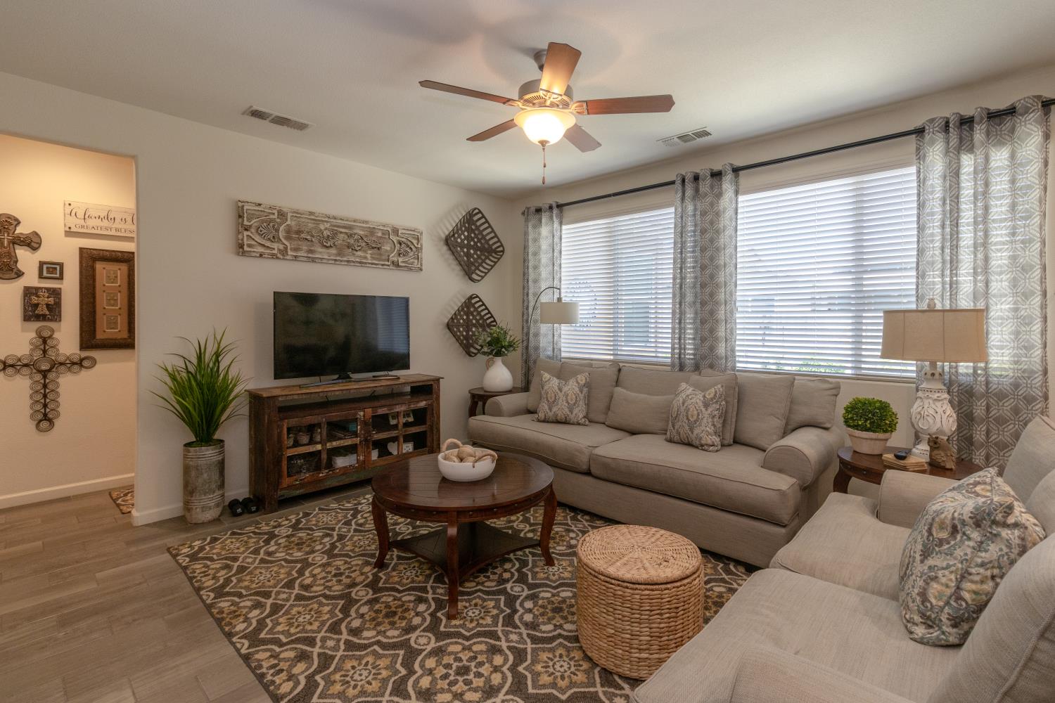 3971 Saginaw Ave, Clovis, CA 93619