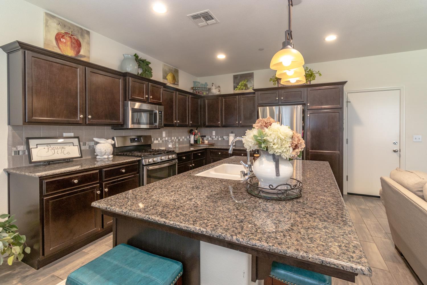 3971 Saginaw Ave, Clovis, CA 93619