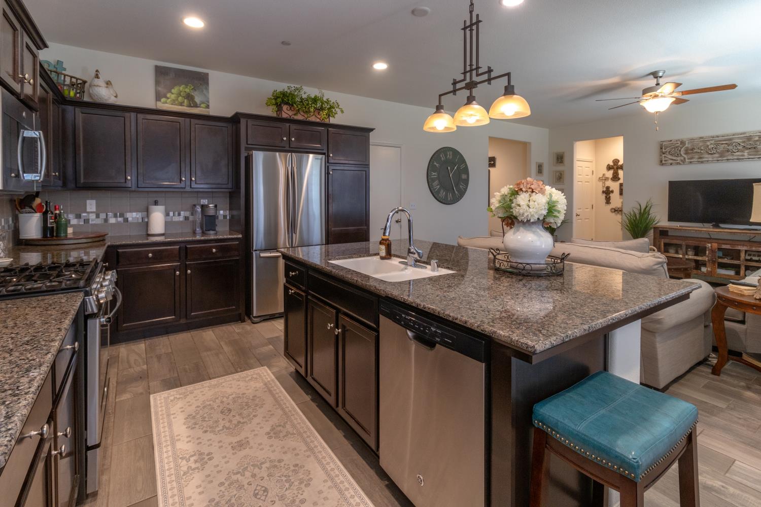 3971 Saginaw Ave, Clovis, CA 93619