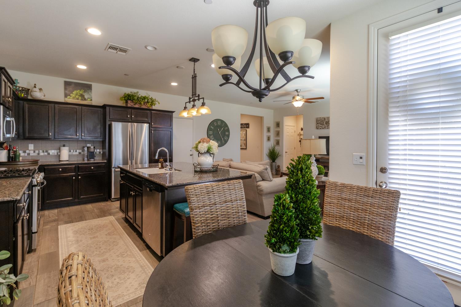 3971 Saginaw Ave, Clovis, CA 93619