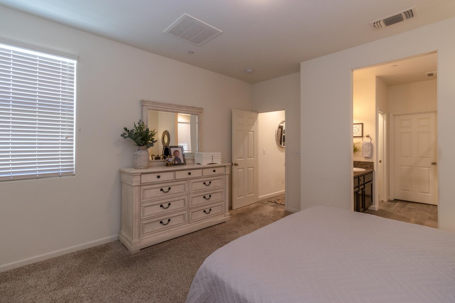 3971 Saginaw Ave, Clovis, CA 93619